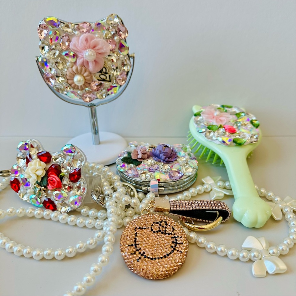 Hello Kitty Crystal Accessories Set